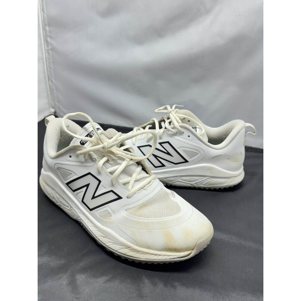 New Balance Fresh Foam Velo v4 Turf Shoes Sneakers Men’s 9.5 Women's 11 White